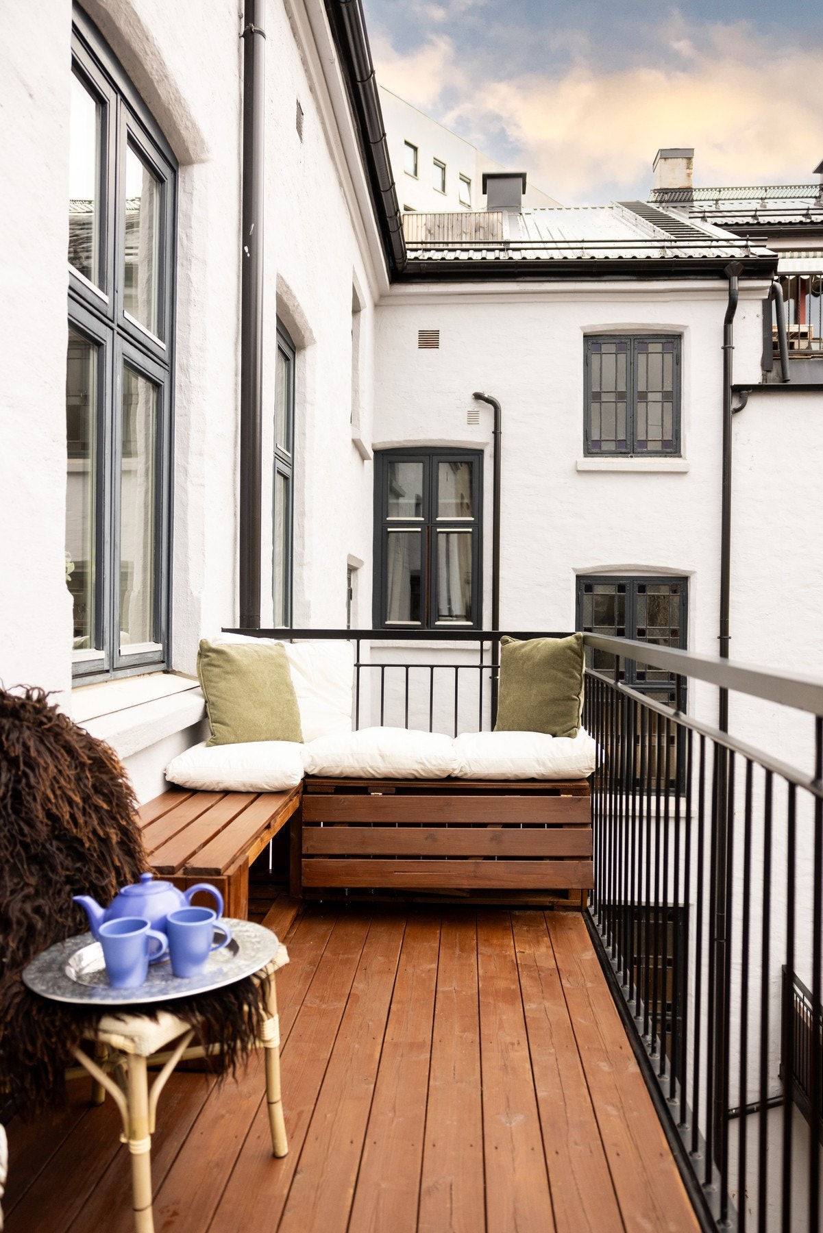 Balkongen er av god størrelse og har god plass til utemøblement. Galleribilde