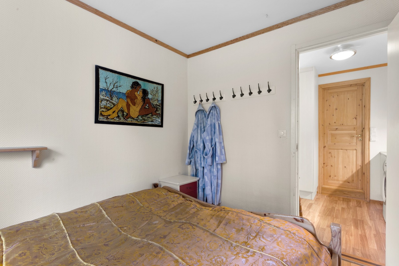 Her er det fint plass til stor dobbeltseng med tilhørende garderobeløsning for lagring. Galleribilde