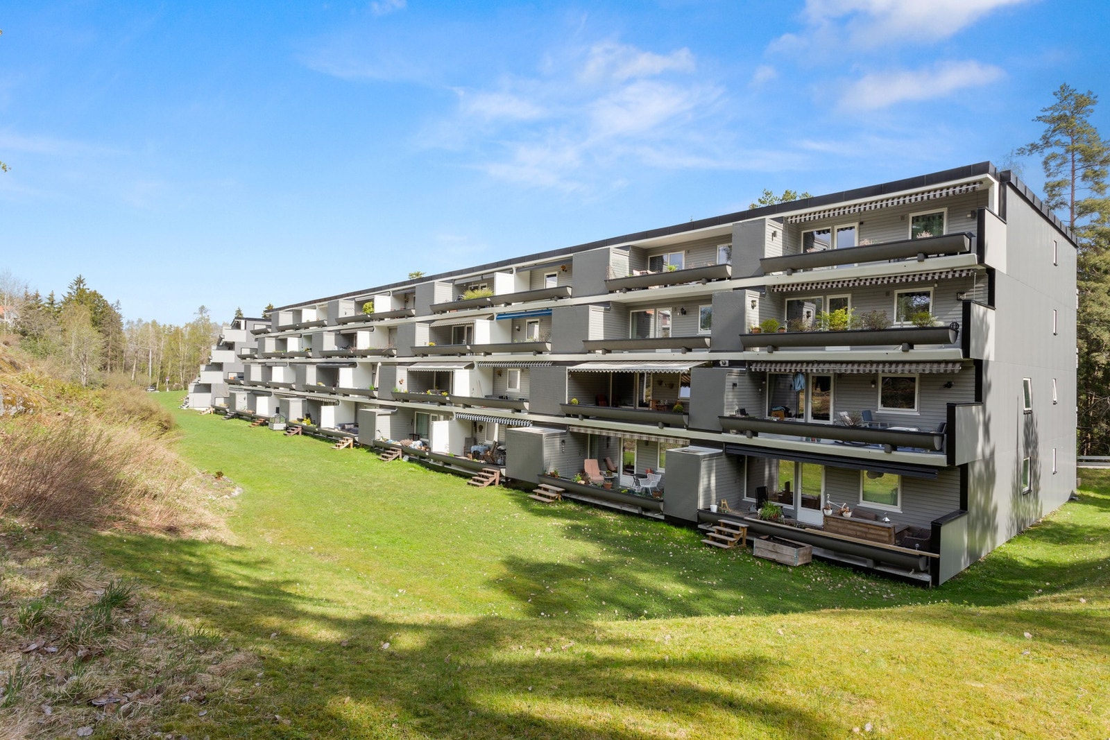 Boligen har en populær beliggenhet i rolige og grønne omgivelser. Galleribilde