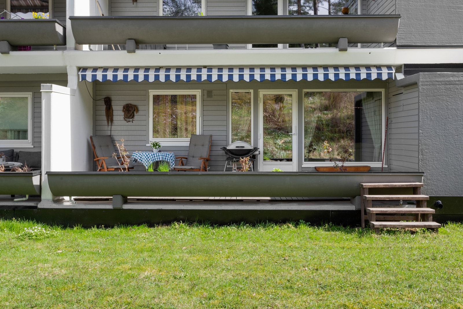 Det er etablert en trapp med direkte adkomst ned til borettslagets fellesareal. Galleribilde