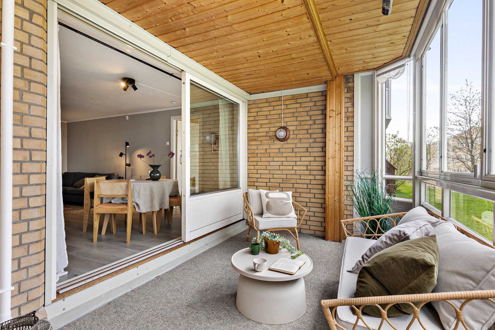 Her er det perfekt å nyte årets varmere dager, med plass til å møblere med ønsket utemøblement. Galleribilde