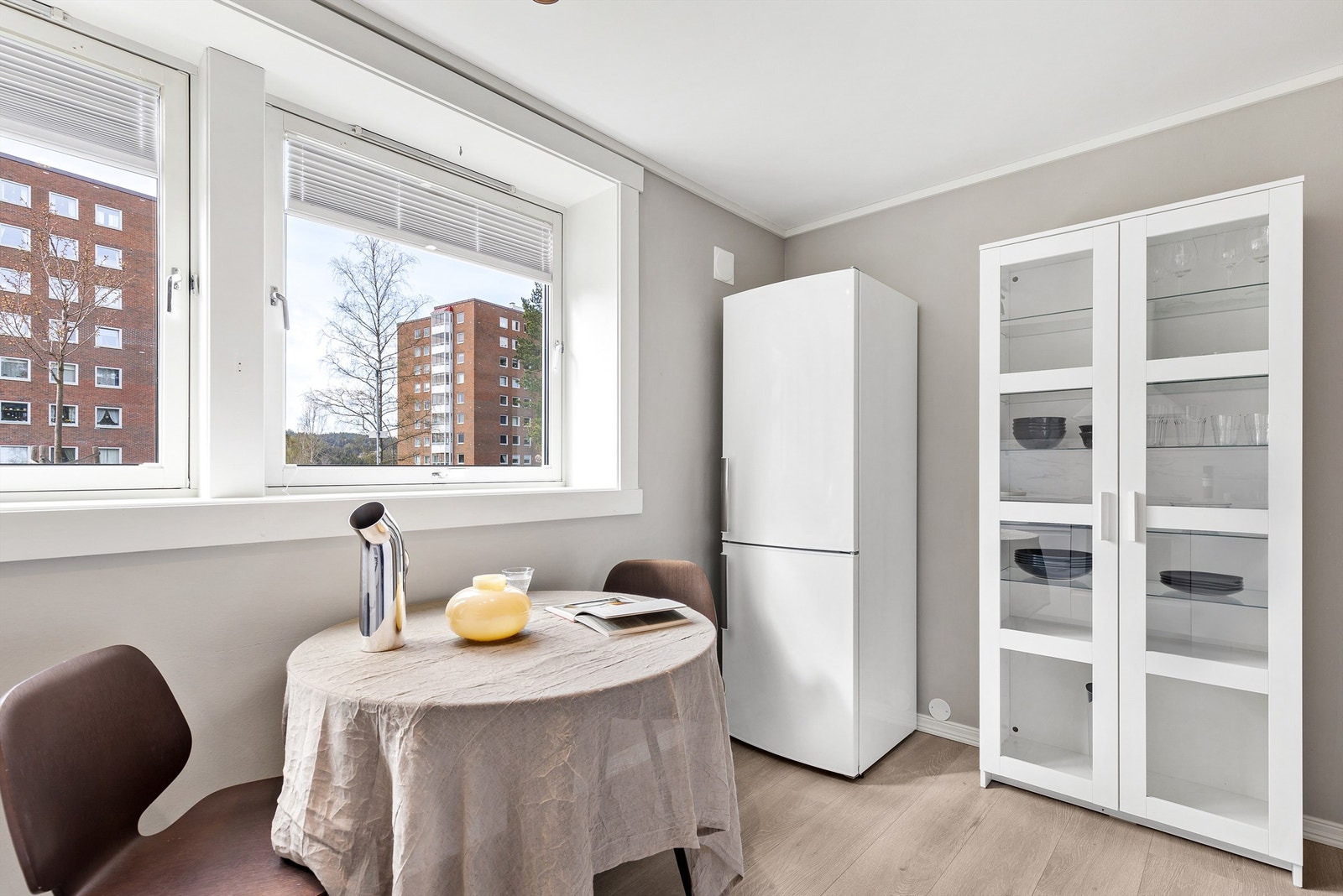På kjøkkenet er det også plass til et spisebord om ønskelig, en perfekt plass å nyte frokosten. Galleribilde