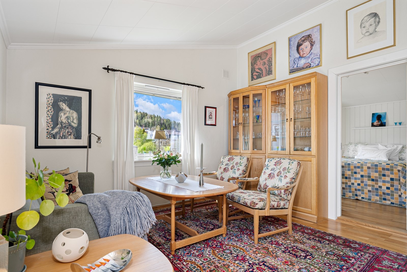 Fra stuen har man adkomst til hovedsoverom. Galleribilde