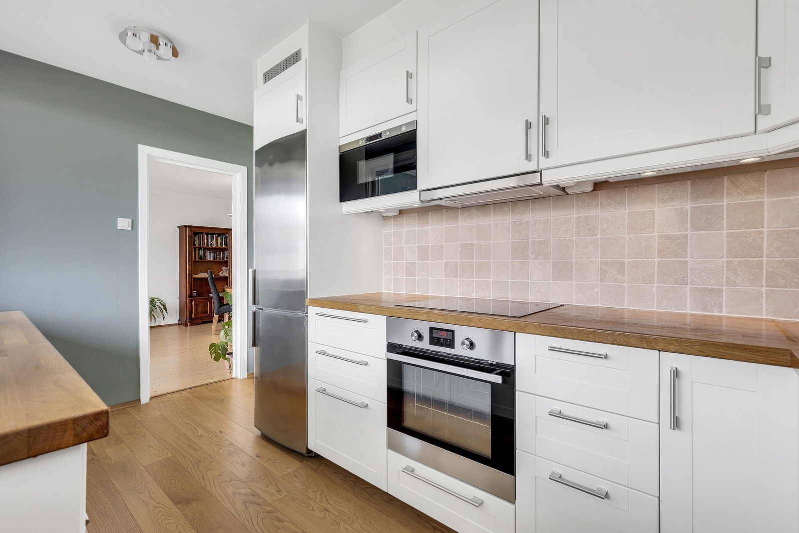 Overflater og innredning på kjøkkenet er vurdert til TG1 av takstmann. Galleribilde