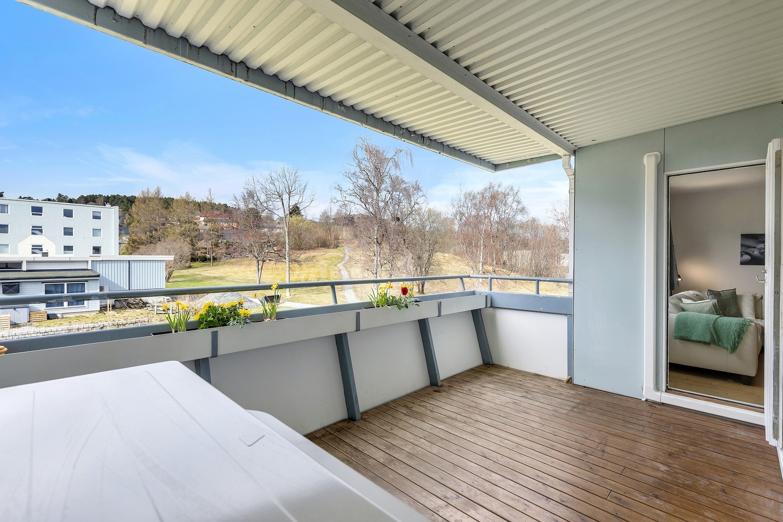 Balkongen oppleves skjermet med lite innsyn fra naboer. Galleribilde