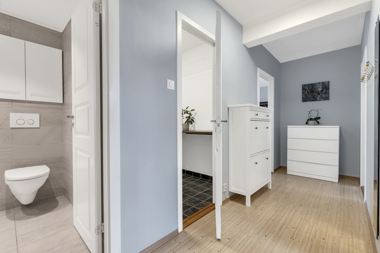 Leiligheten disponerer 2 boder i byggets kjelleretasje. Galleribilde