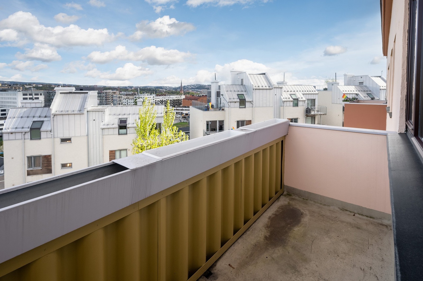 Fra stuen har du adkomst til balkong på ca. 3kvm. Galleribilde