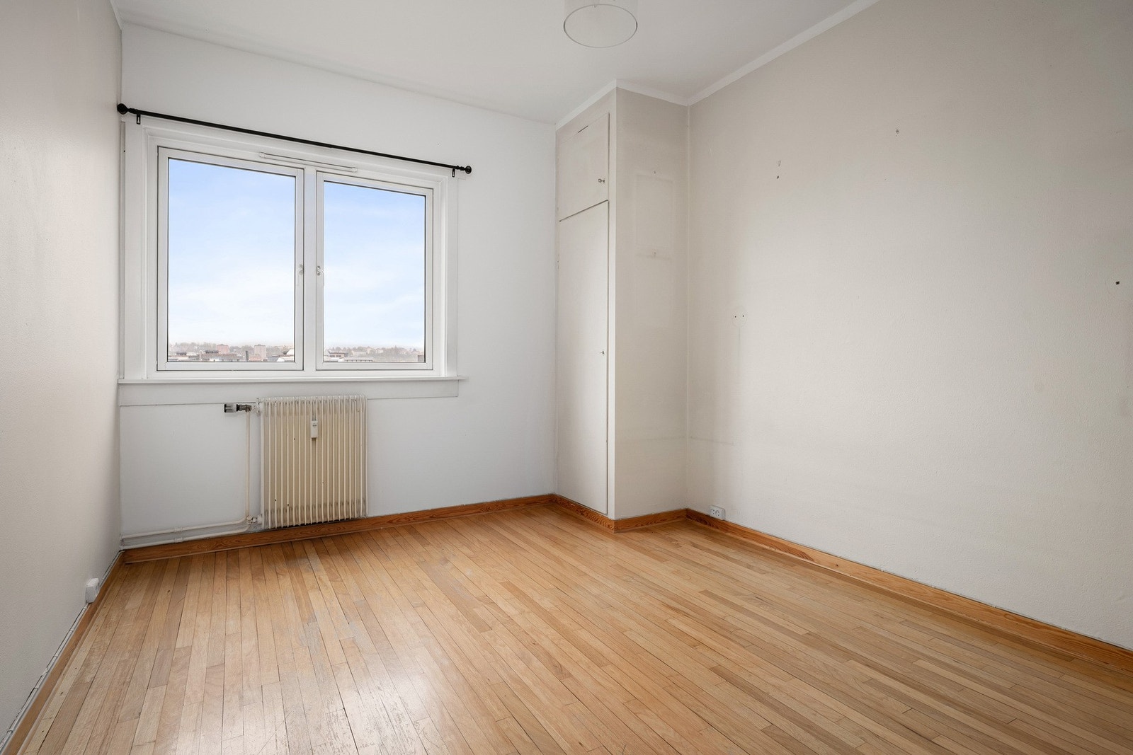 Soverom med originale garderobeskap. Galleribilde