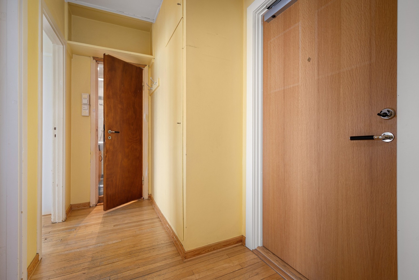 Entre med originale tregulv. Galleribilde