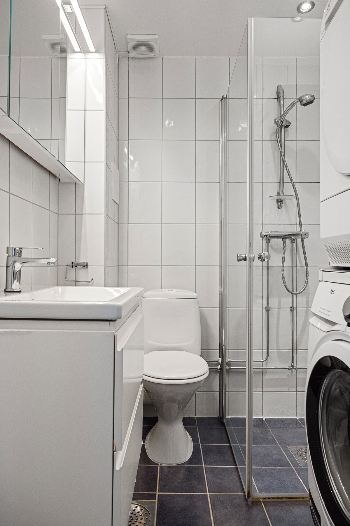 Pent, flislagt bad rehabilitert i regi av borettslaget i 2007. Galleribilde