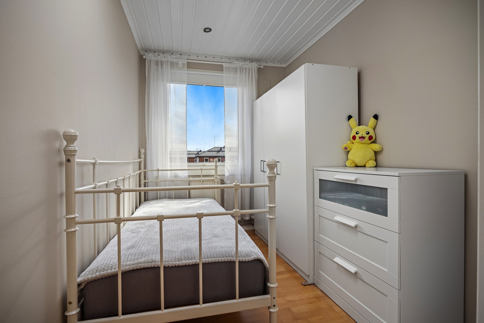 Soverom 3 med plass til seng og garderobe. Galleribilde