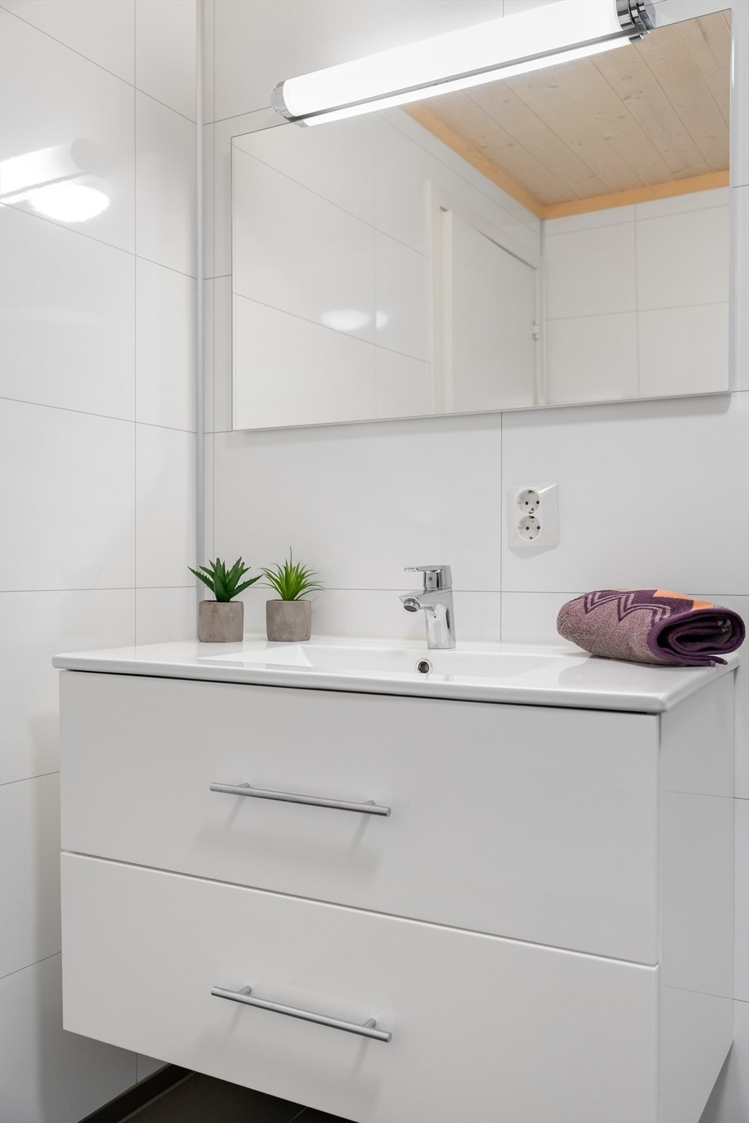 God plass til toalettsaker, håndklær m.m. Galleribilde