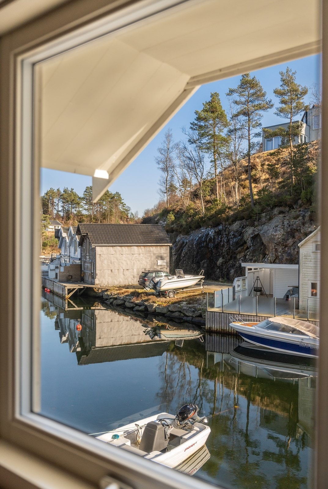 Utsikt fra loftsrom. Galleribilde