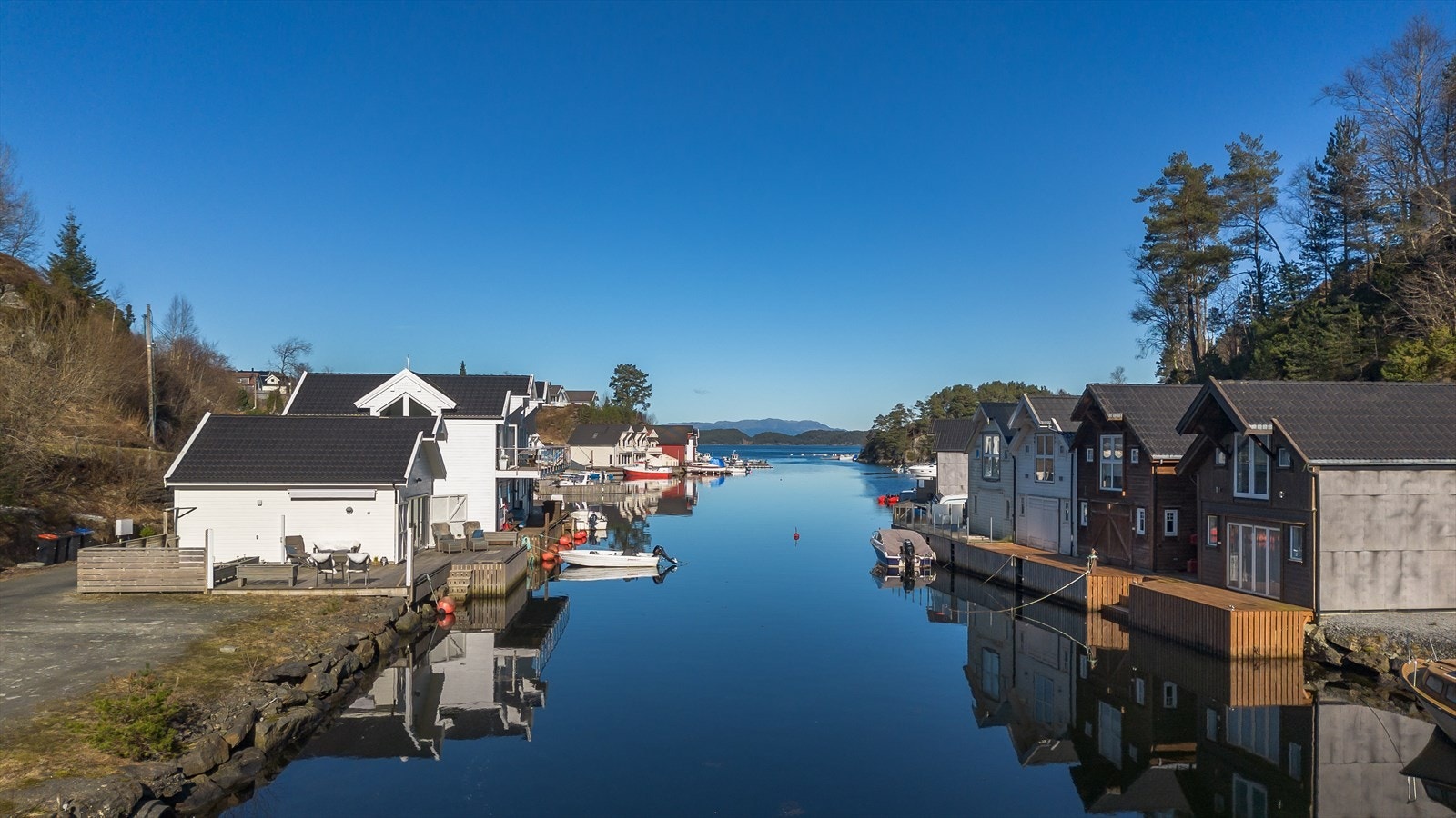 Her kan en nyte den maritime hverdagen i rolige omgivelser. Galleribilde