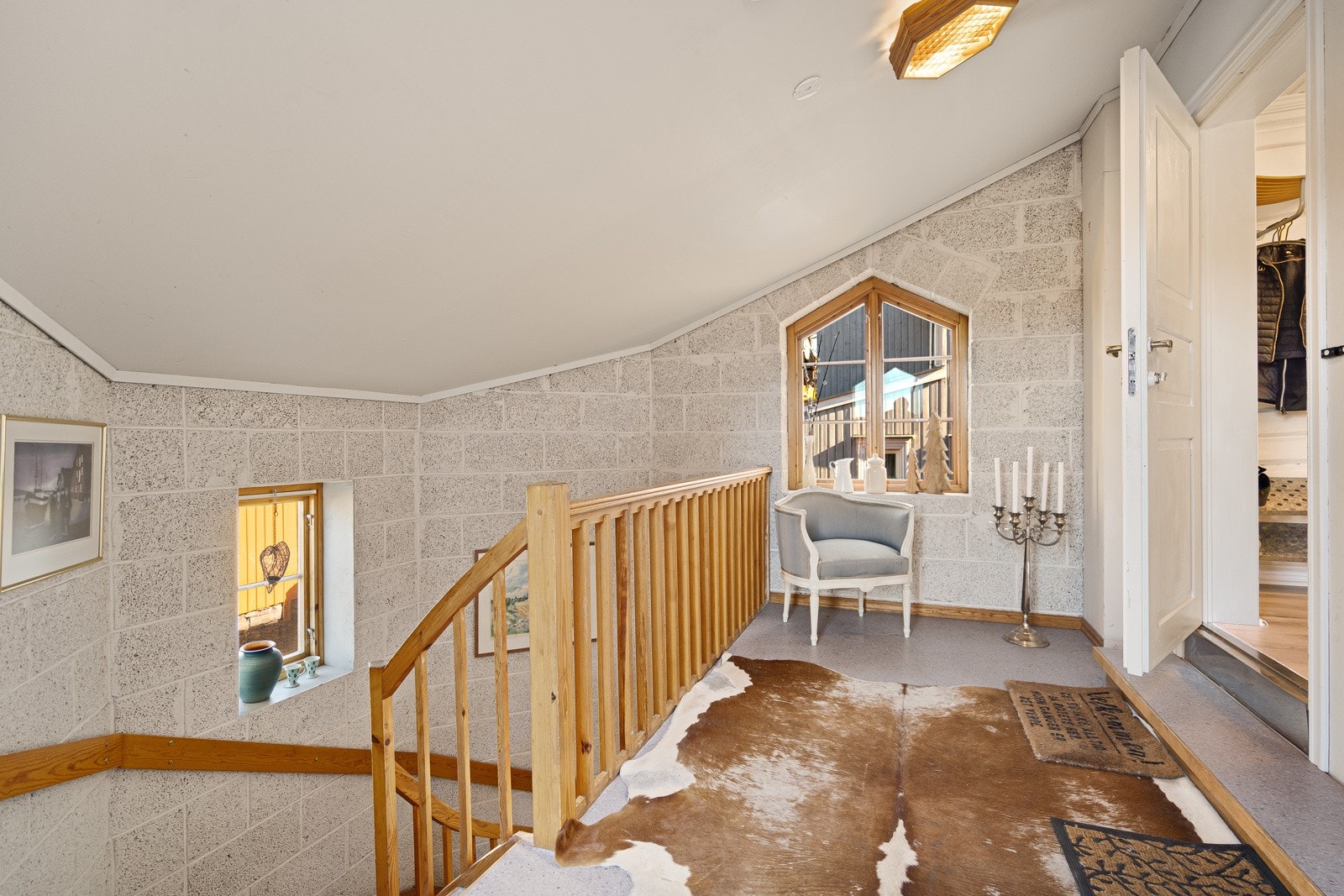 Det er adkomst via en sjarmerende felles trappegang. Galleribilde