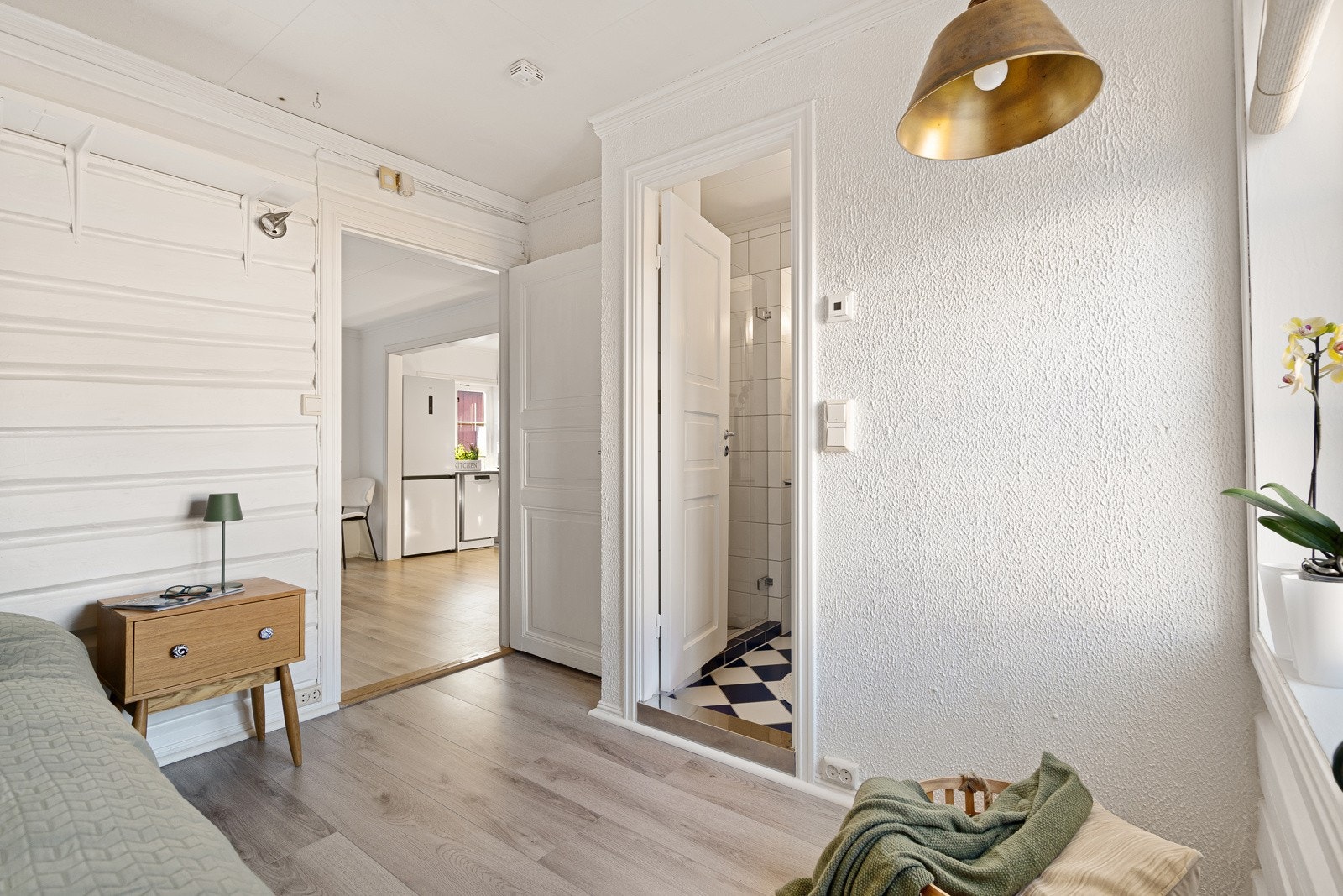 Badet ligger i suiteløsning med soverommet - en behagelig hverdagsluksus. Galleribilde