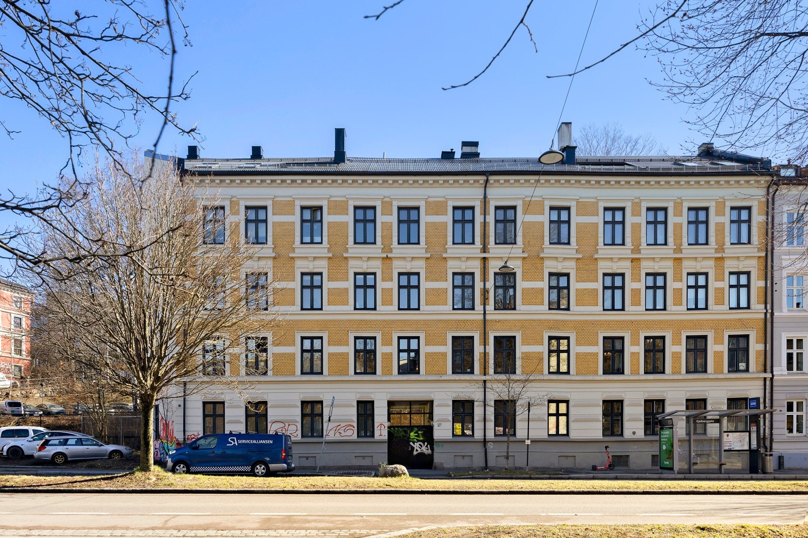 Boligen har enkel adkomst via portrom og bakgård. Galleribilde