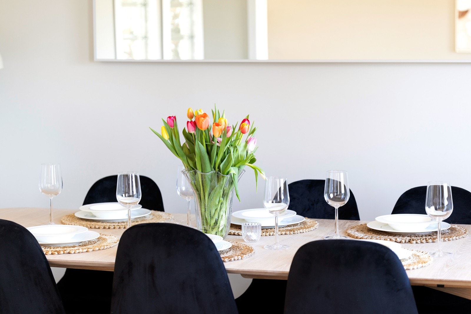 Spiestue med god plass til spisestuemøblement. Galleribilde