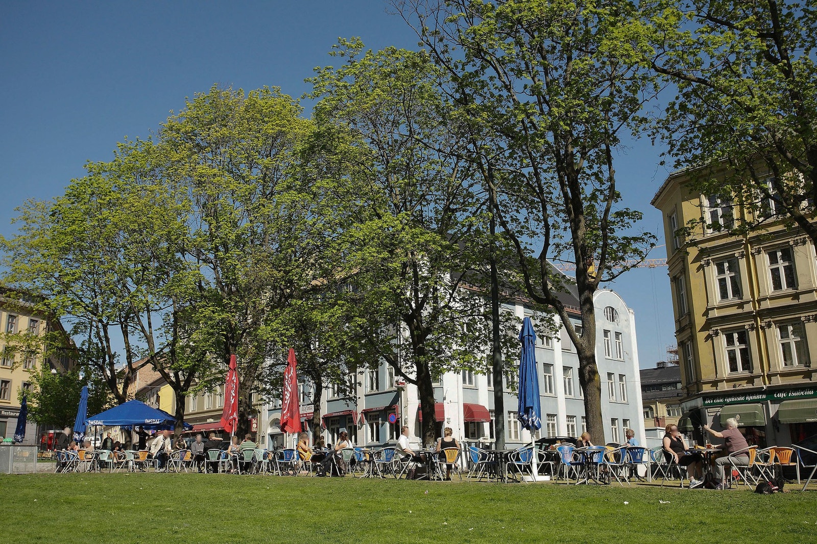 På sommerstid bugner det av populære uteserveringer i nabolaget. Galleribilde