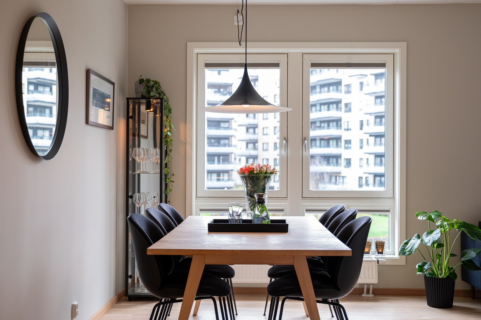 Inviter venner og familie til hyggelige sammenkomster. Galleribilde