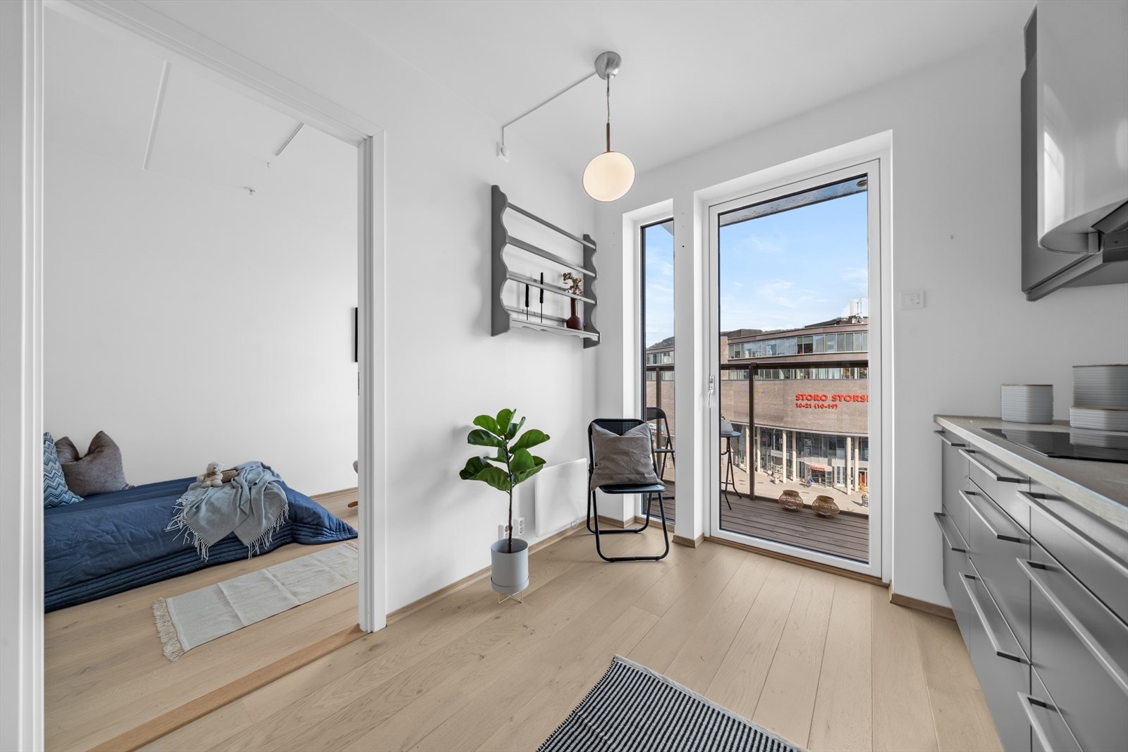 Fra kjøkkenet er det adkomst til soverom 2. Galleribilde