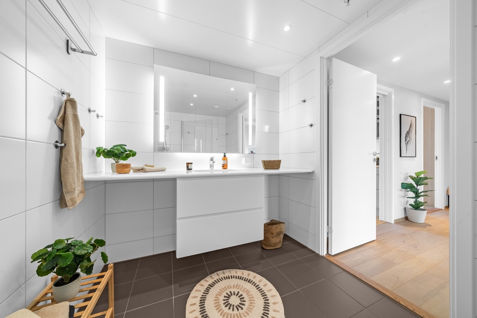 Det er opplegg for vaskemaskin og balansert ventilasjon. Galleribilde