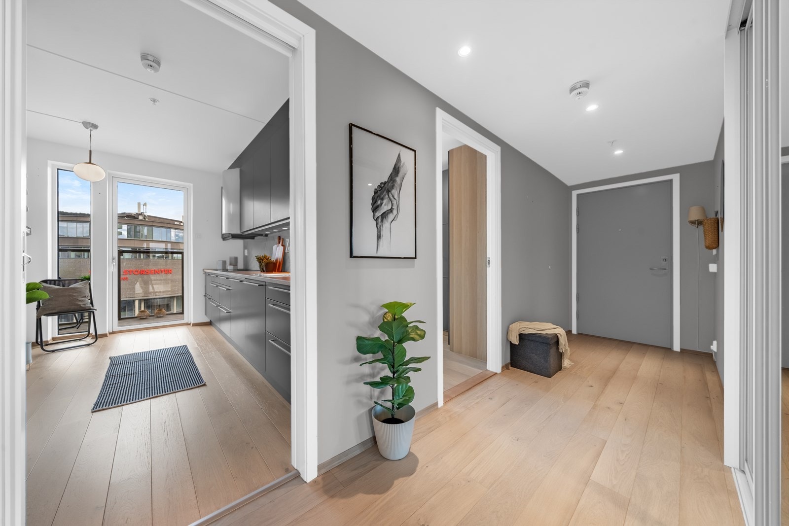 Fra gangen er det adkomst til kjøkkenet. Galleribilde