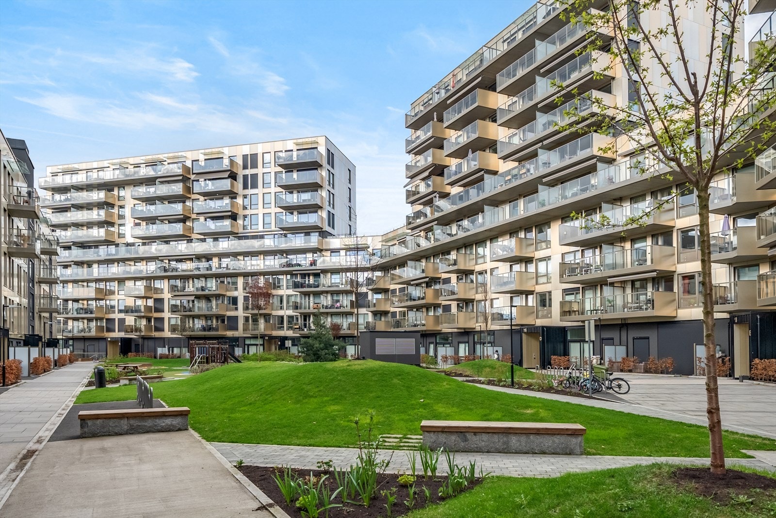 Et nyere og svært veldrevet sameie, som tilbyr felles sykkelparkering, bildelingstjeneste og andre praktiske fasiliteter for beboerne. Galleribilde