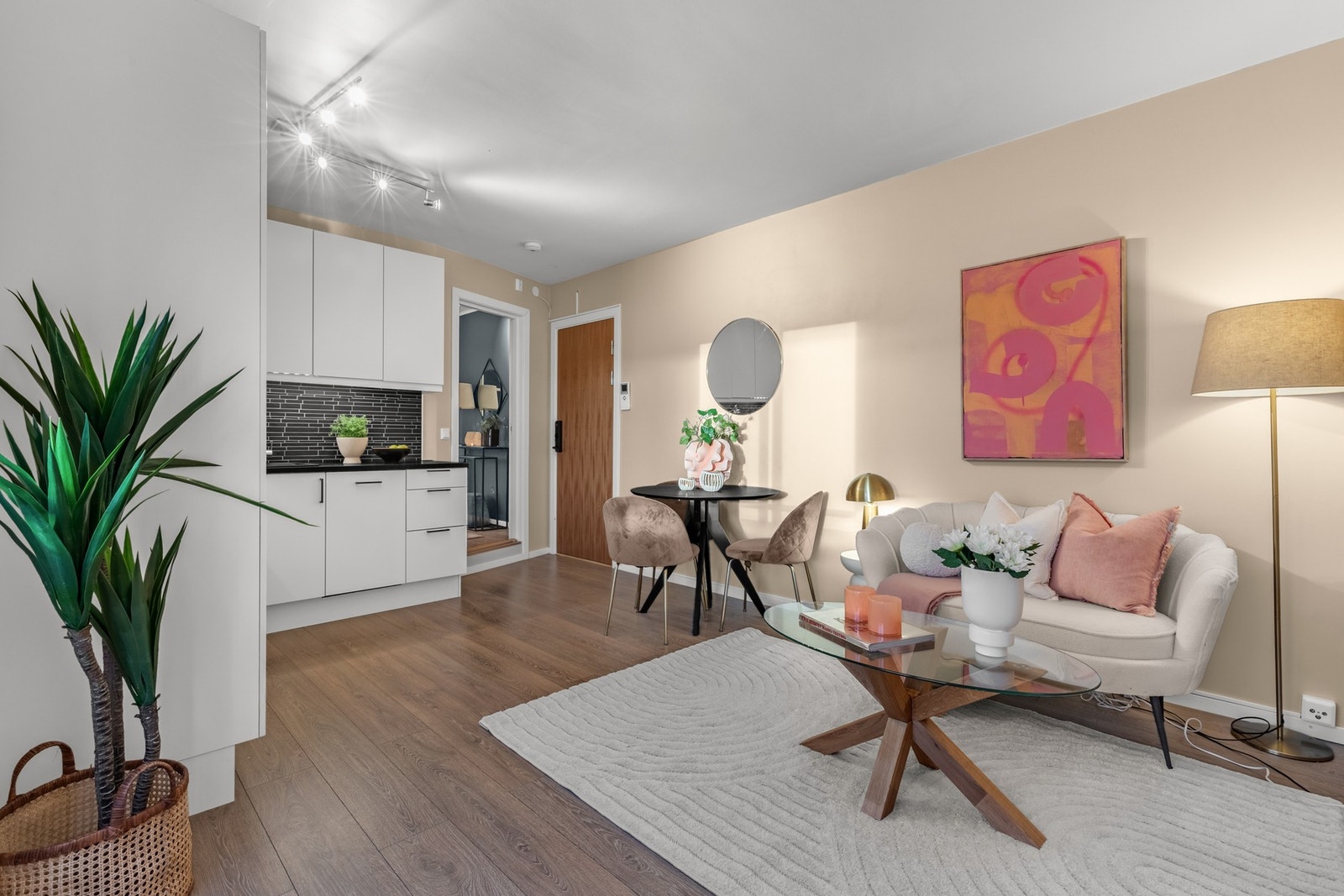 Gulvet er dekket med slitesterkt laminat. Galleribilde