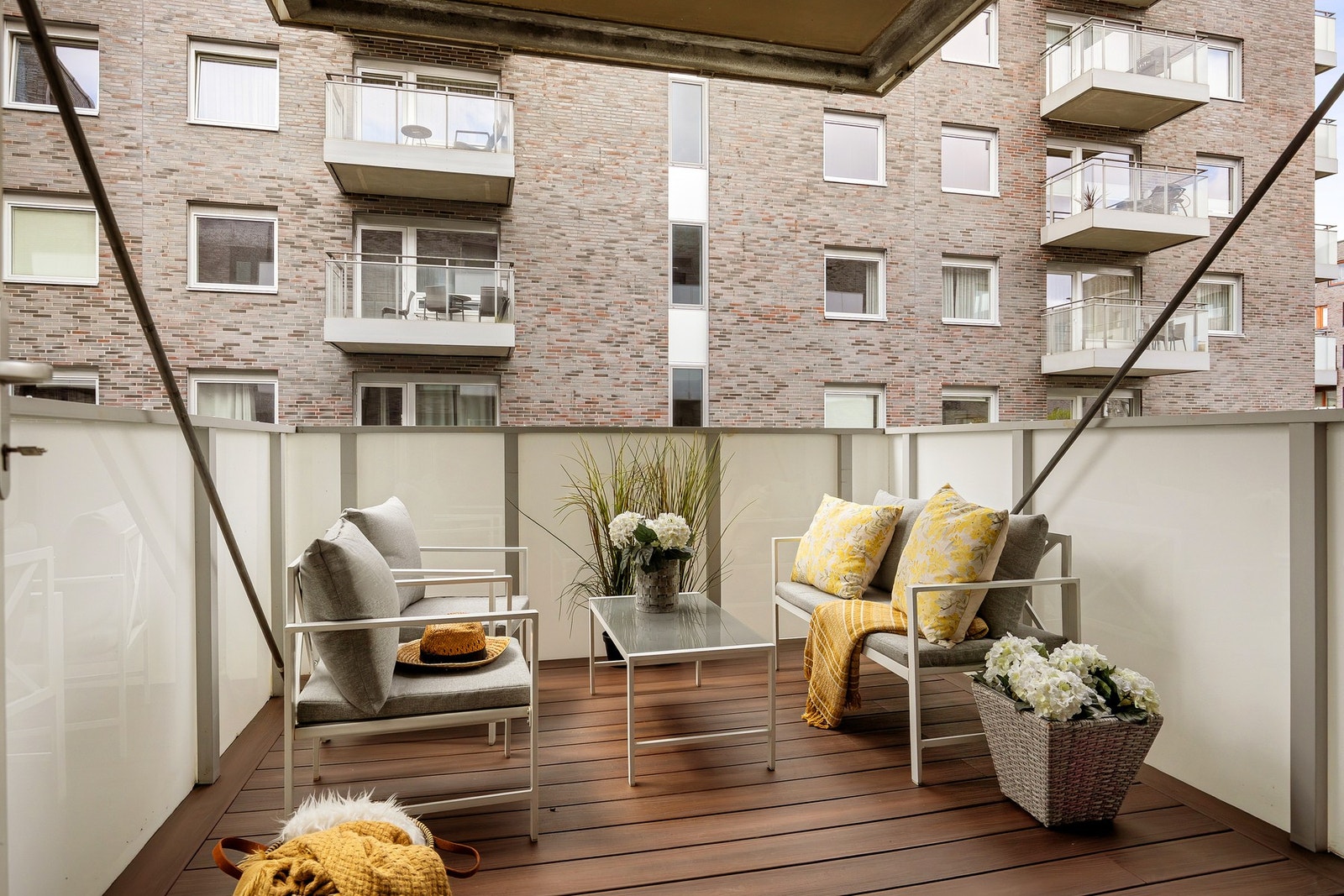 Balkongen er sørvestvendt og har et areal på 9 kvm. Galleribilde