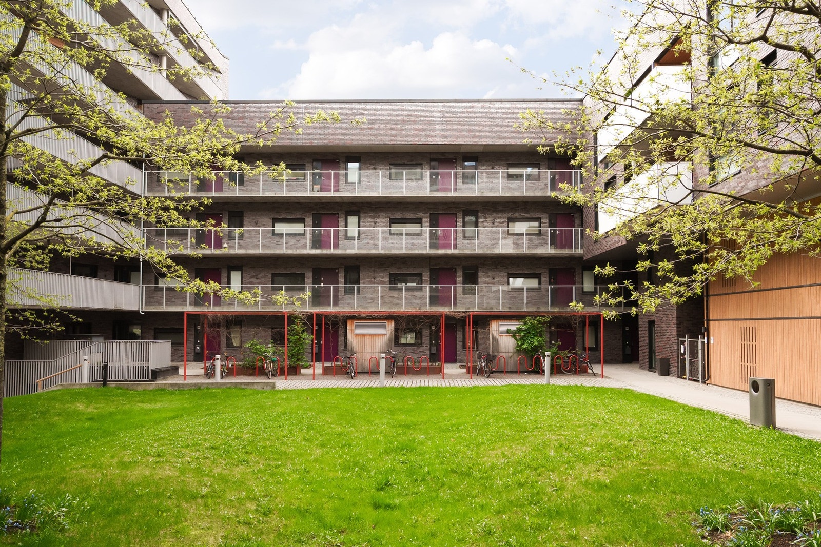 Sørenga 4 sameie som består av 1 blokk med 5 oppganger. Galleribilde