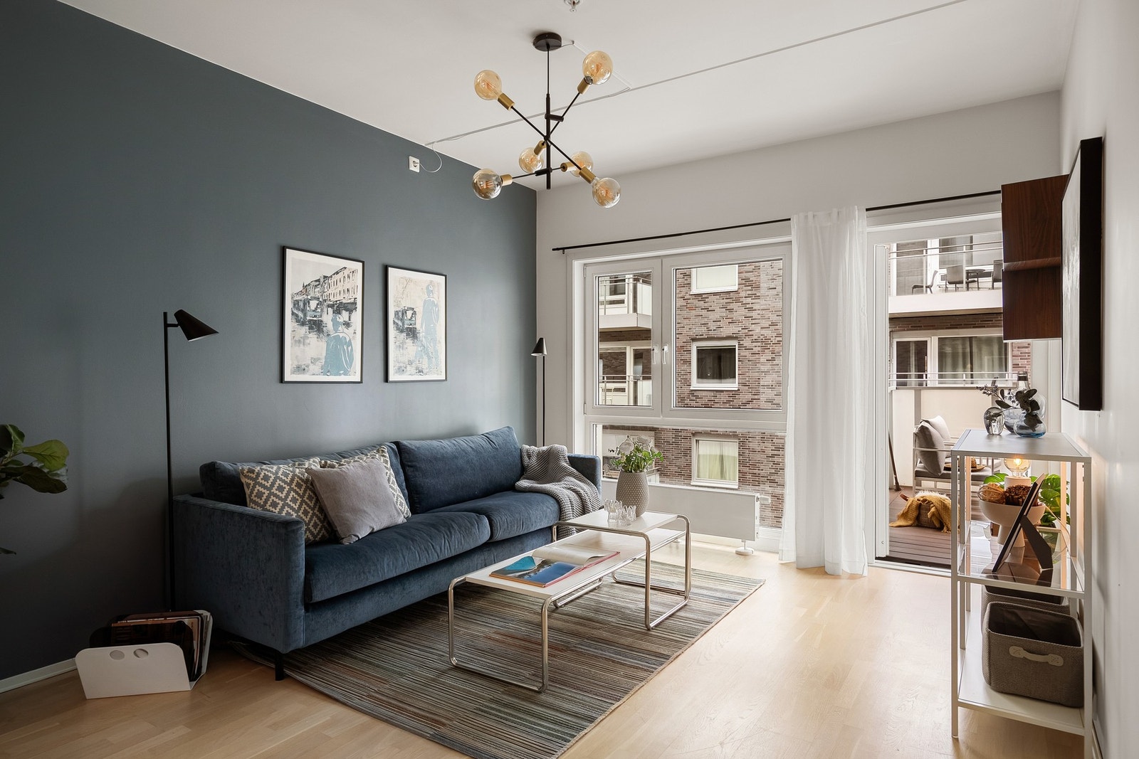 Leiligheten er beliggende i 2. etasje med heis og adkomst via svalgang. Galleribilde