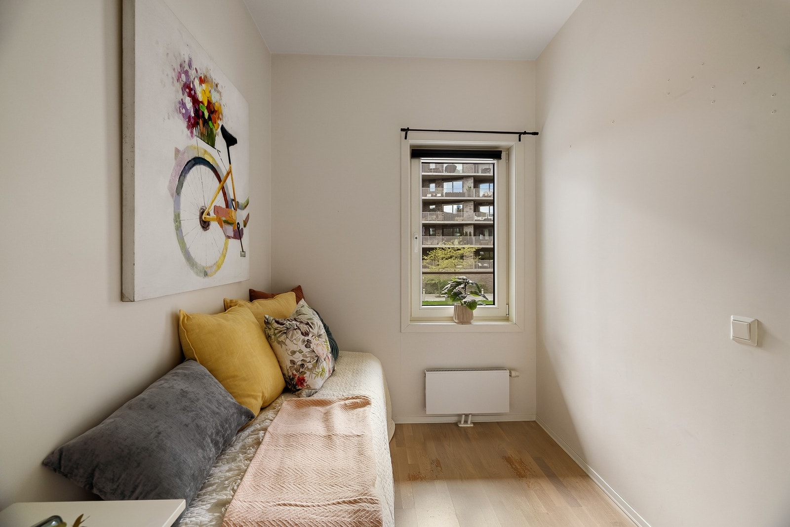 Soverom 2 passer ypperlig til barnerom, gjesterom eller kontor. Galleribilde