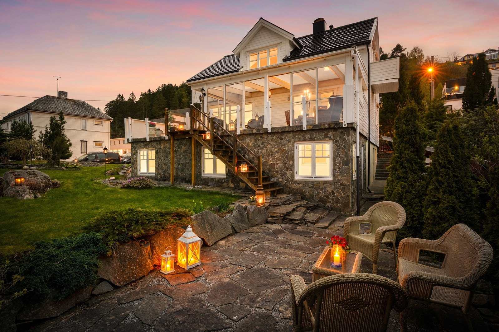 Velkommen til idylliske Borgundvegen 692, presentert av EIE eiendomsmegling ved Sissel Longva Galleribilde