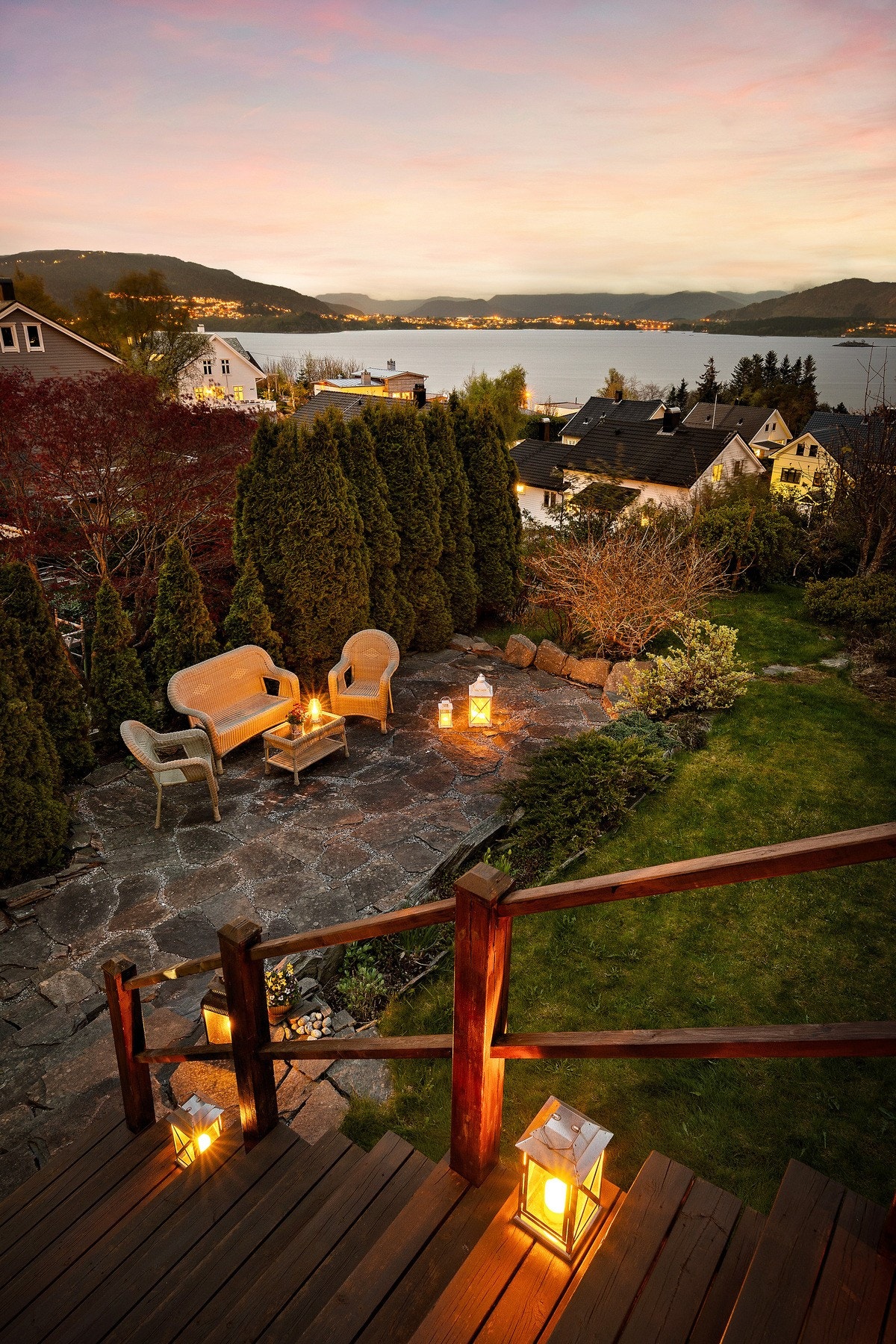 Stemningsfull sensommerkveld. Galleribilde