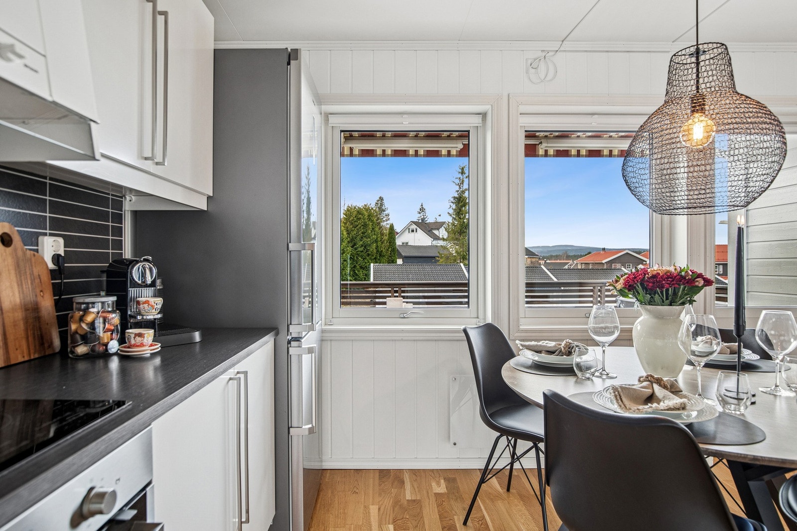 Boligen har balansert ventilasjon og gulvet er belagt med parkett. Galleribilde