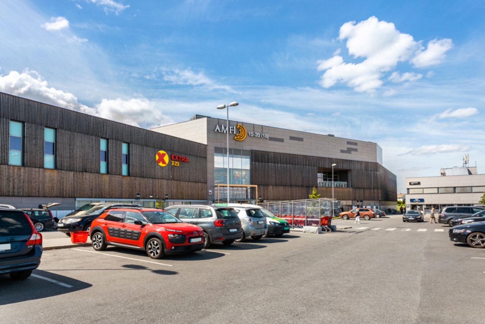 AMFI kjøpesenter ligger i gåavstand fra boligen og byr på et rikt utvalg med butikker. Galleribilde