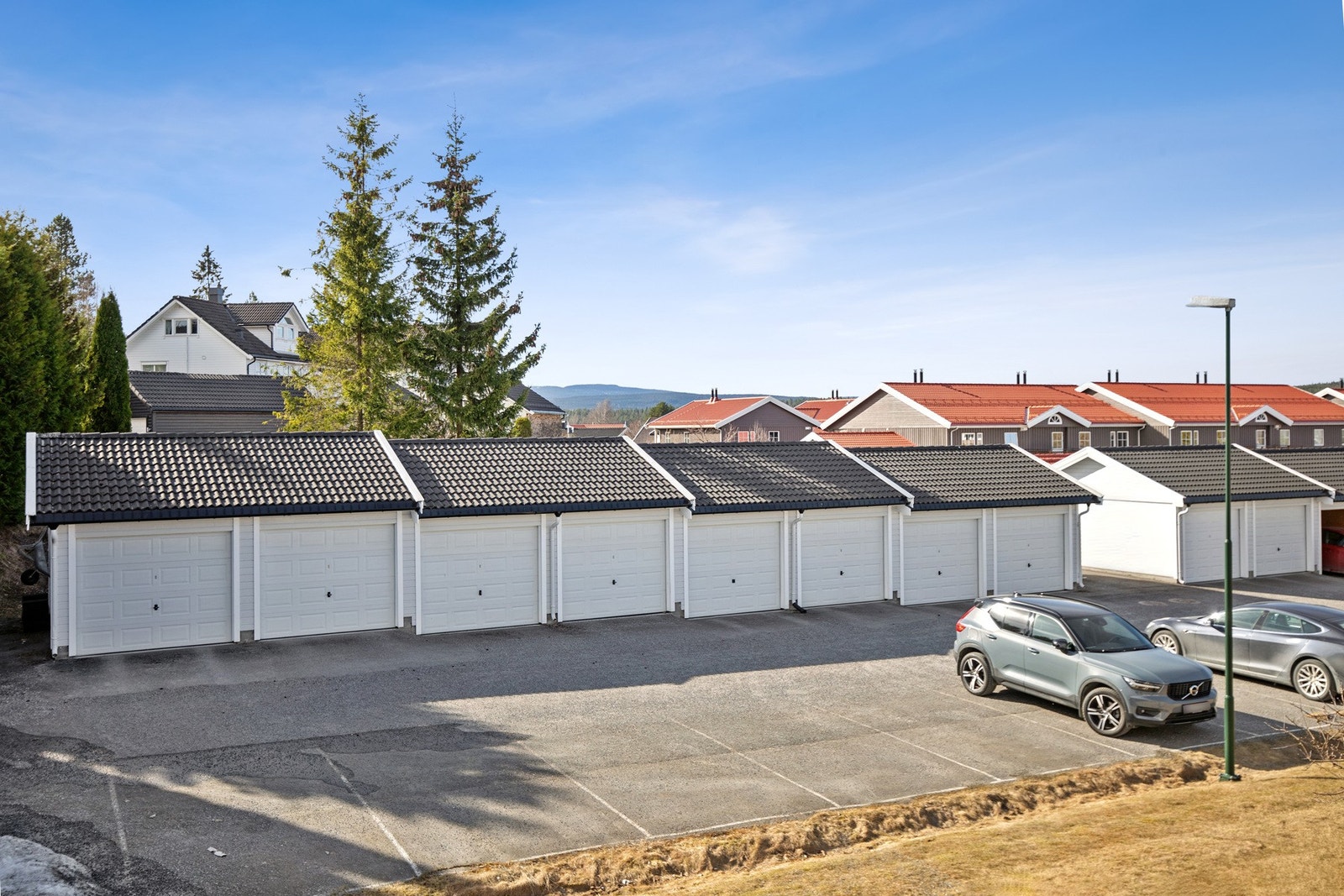 Leiligheten disponerer en garasjeplass i felles garasjerekke. Galleribilde