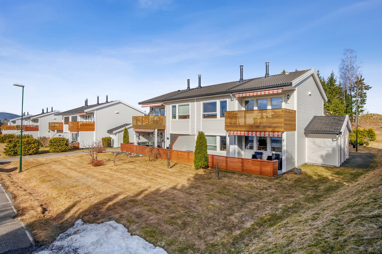 Statsrådtunet 15D er en innbydende 3-roms selveierleilighet i 2. etasje. Galleribilde