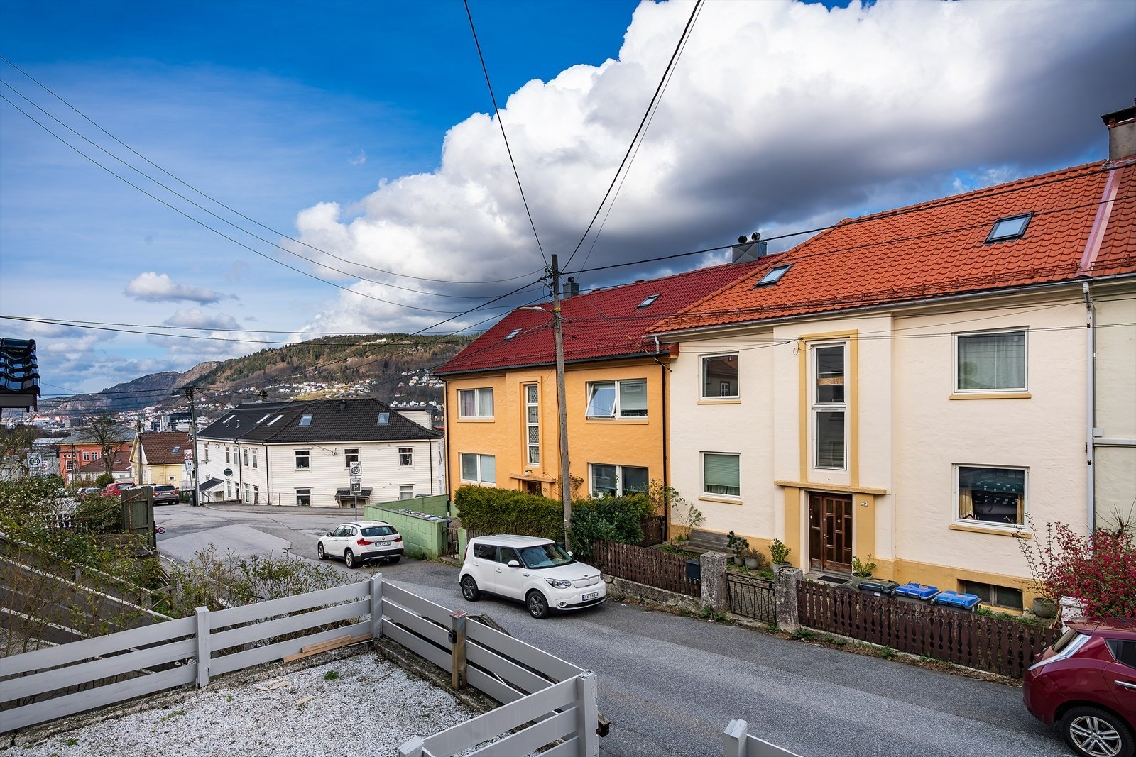 - Leiligheten ligger i et veletablert boligområde, kun 1 min gange til buss og 9 min gange til bybanen - Galleribilde