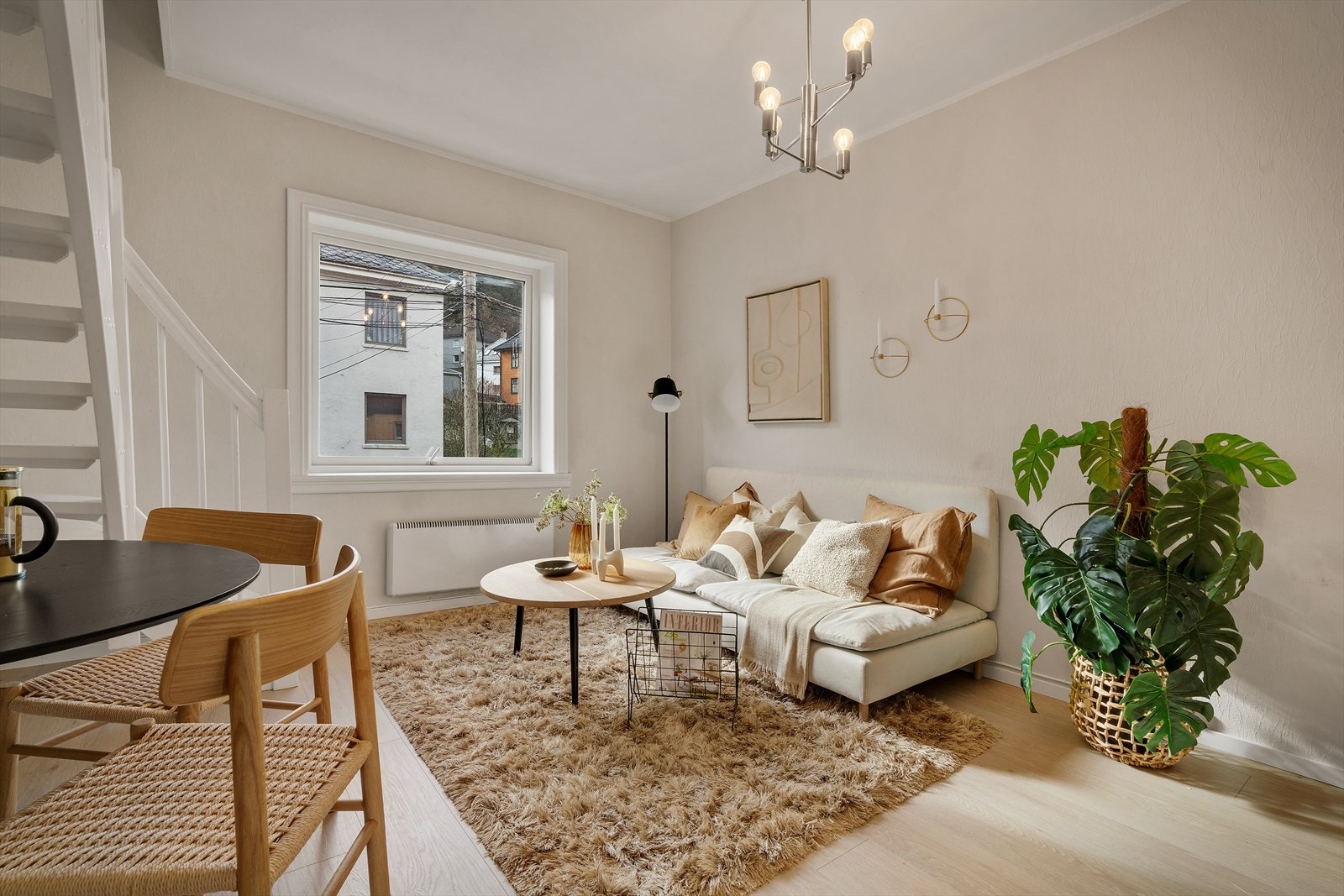 - I stuen er det god takhøyde på 2,63 meter - Galleribilde