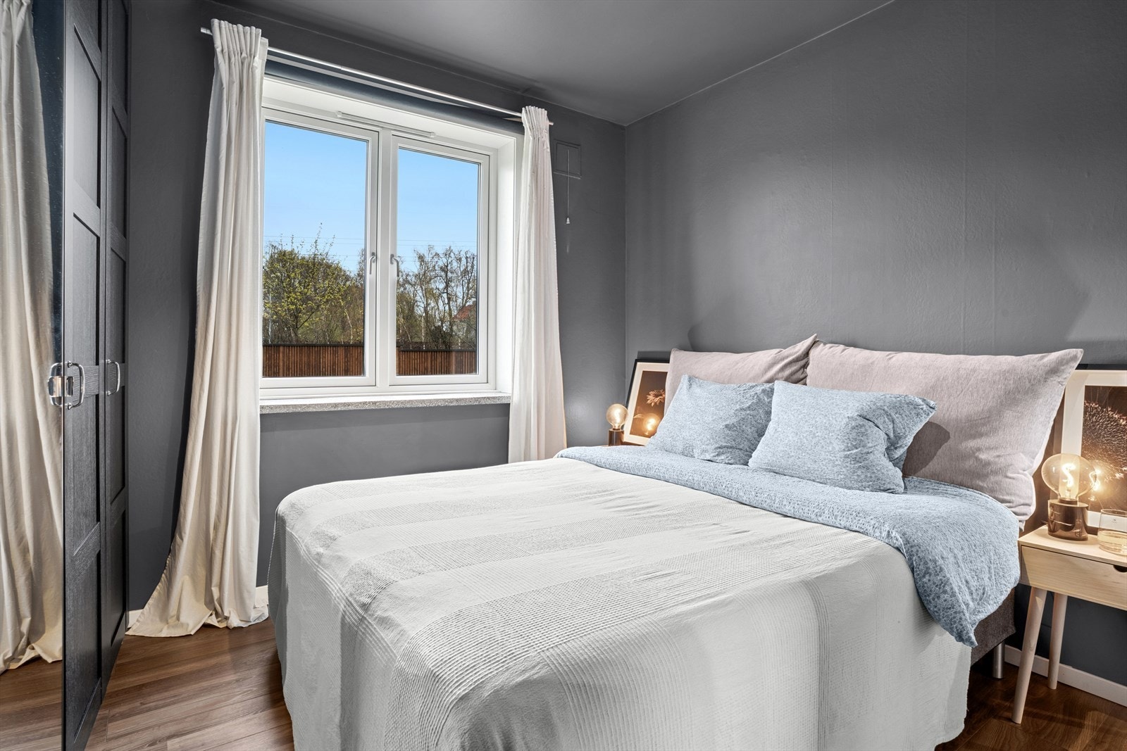 Alle vinduene i leiligheten er nye fra 2018 med god støydemping og vindusspalte. Galleribilde