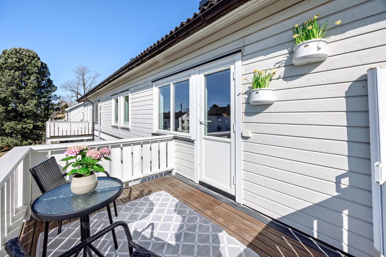 Solrikt og deilig på verandaen Galleribilde