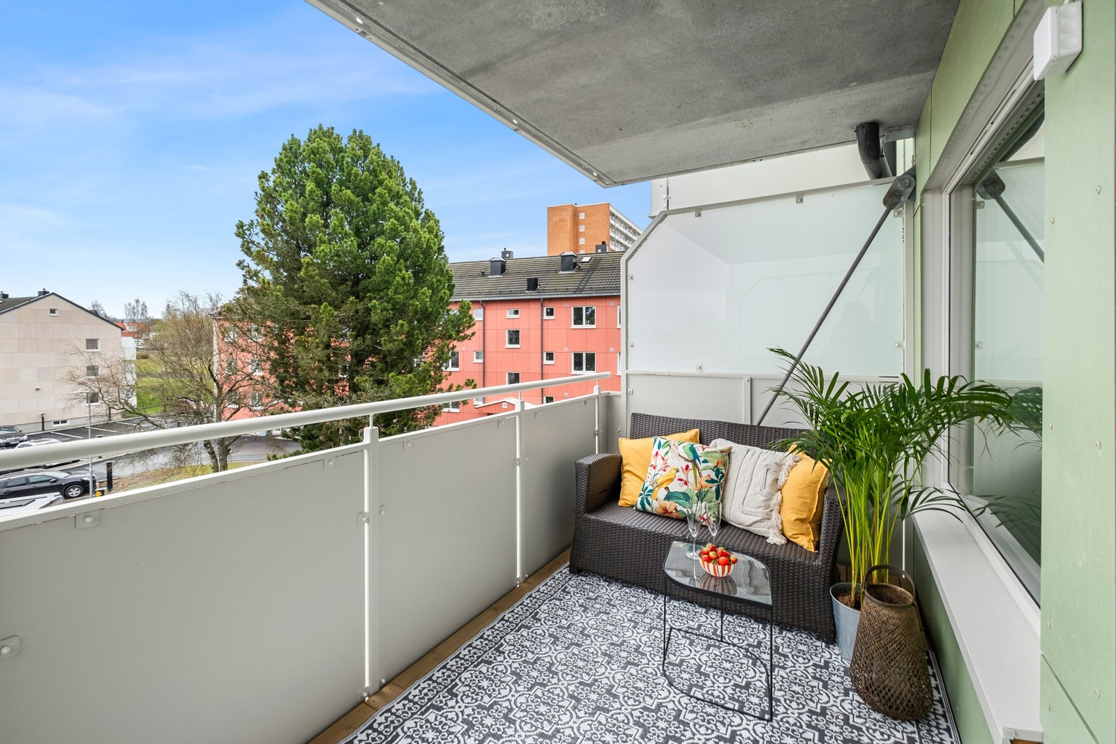 Balkongen har gode solforhold. Galleribilde