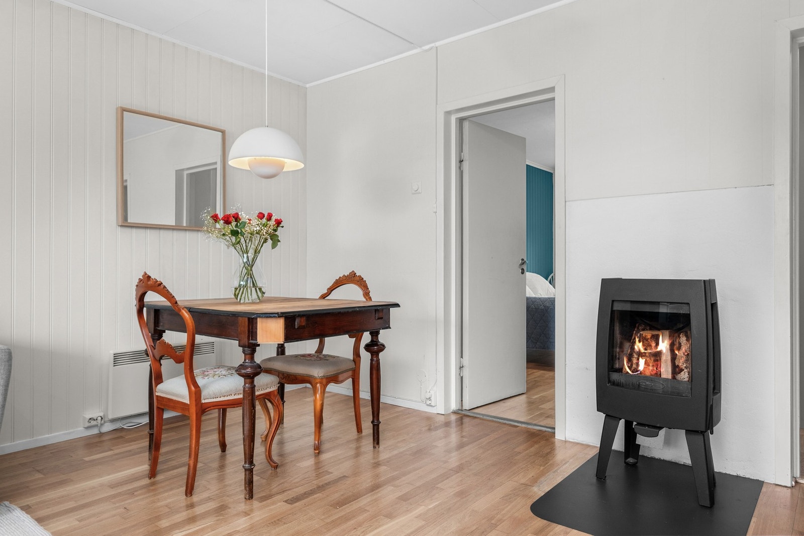 Leiligheten er praktisk inndelt i soner og har 2 soverom. Galleribilde