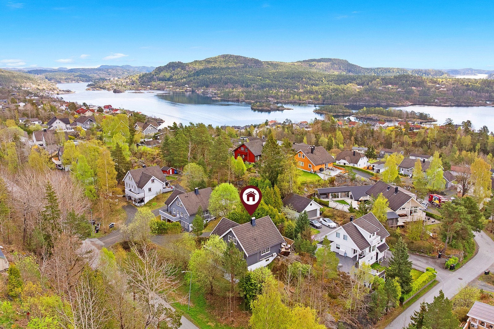 Velkommen til Ekorntoppen 15A!
Dette er en innholdsrik og attraktiv leilighet!
nholdsrik leilighet, attraktivt og barnevennlig beliggende med kort vei til barneskole! Galleribilde