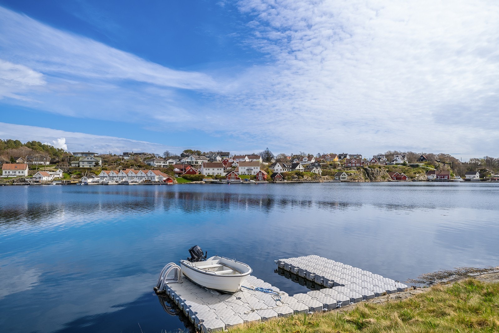 Flytebrygge - Ikke søkt om hos kommunen. Galleribilde