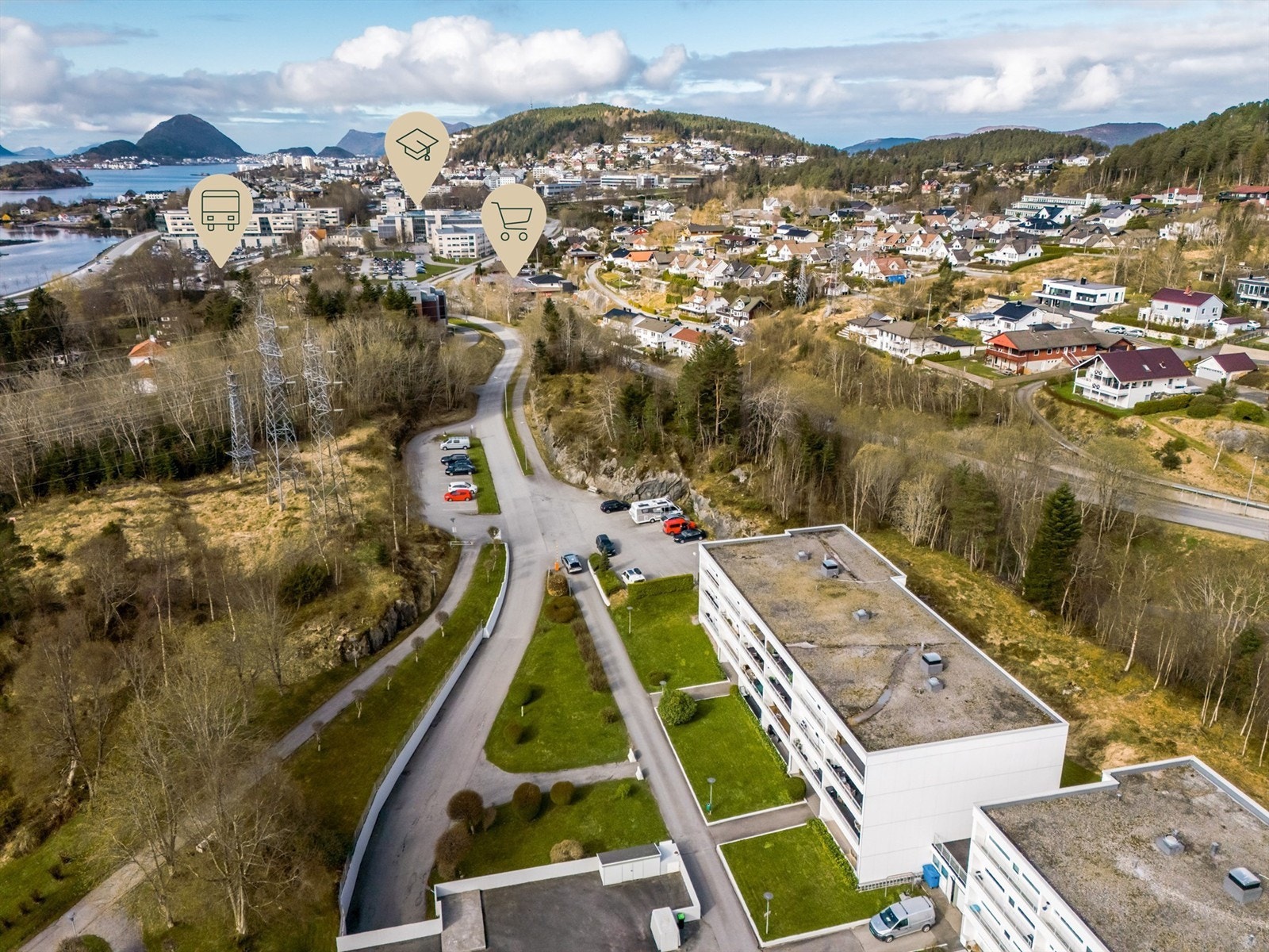 Borettslaget har en sentral beliggenhet midt mellom Moa og bysentrum. I nærområdet ligger bla. dagligvarebutikk, treningssentre og kompetanseklyngen ved NTNU, Fagskolen og Norsk Maritimt Kompetansesenter Galleribilde