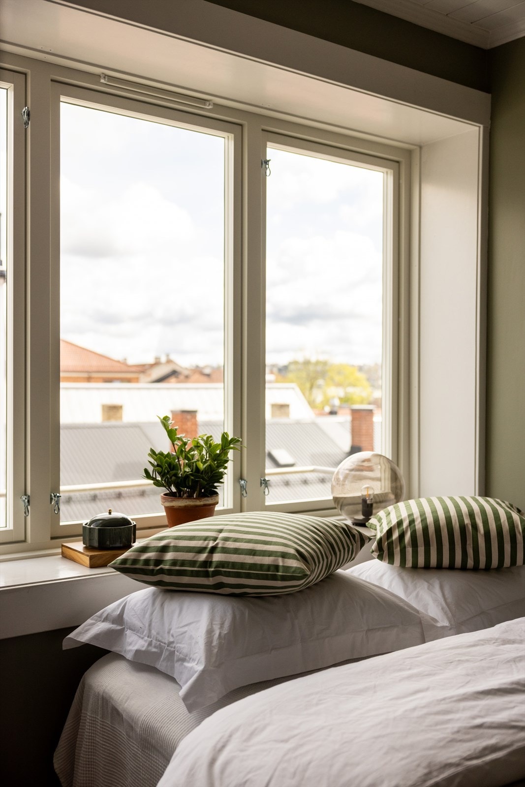 - Store vindusflater som gir rikelig med luft og lys - Galleribilde