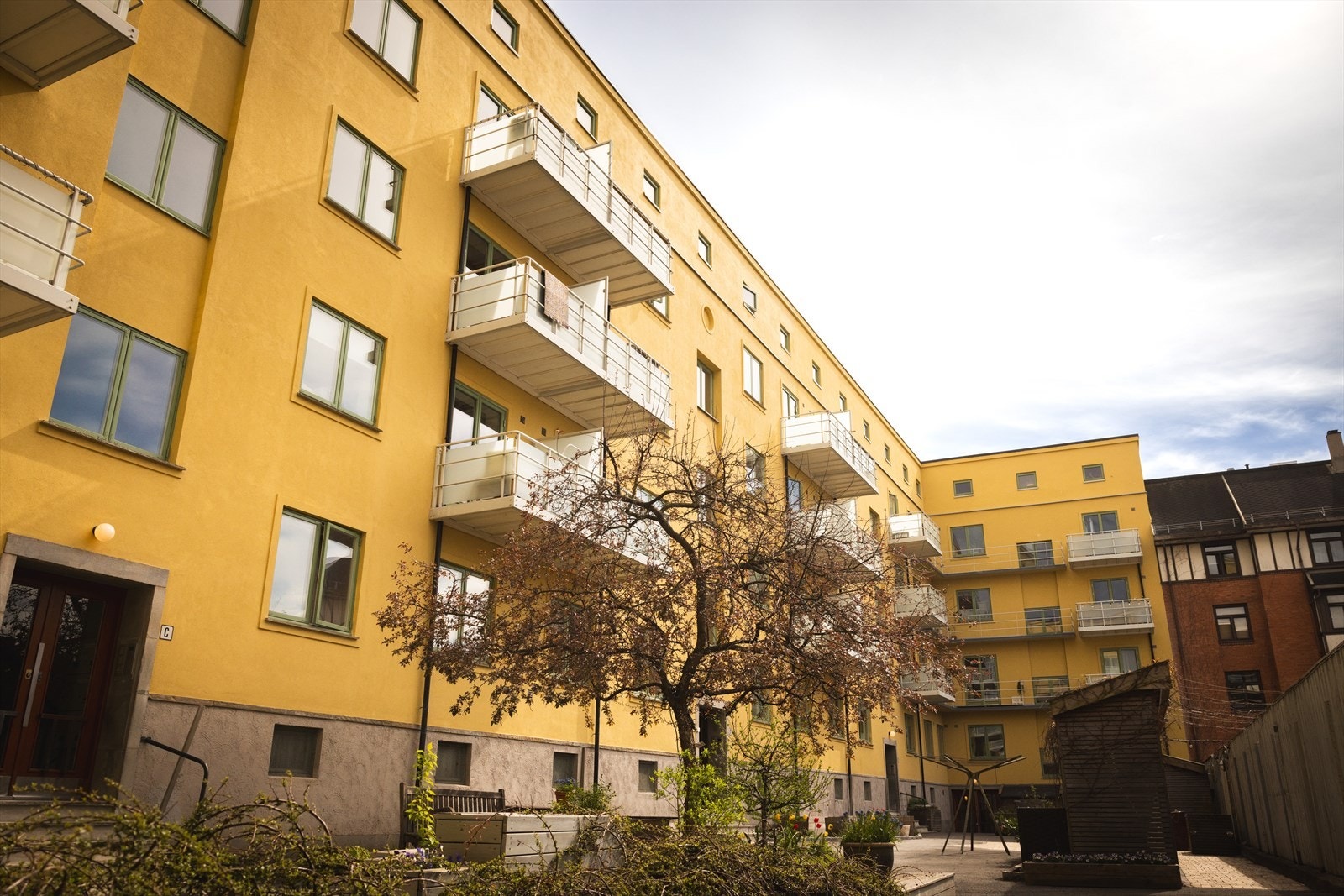- Fasade fra bakgård - Galleribilde